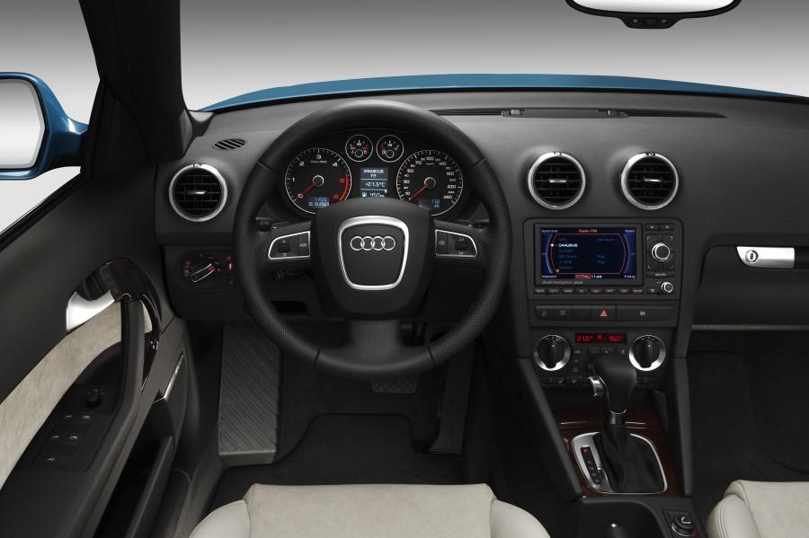 Торпедо Audi A3 2.0 TDI Cabriolet (8PA) 2008 года  (фото 3 из 35)